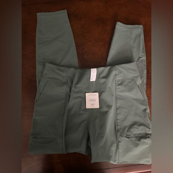 Fabletics Hybrid Cargo Pant Smoke Green NWT Size XL - Picture 4 of 7